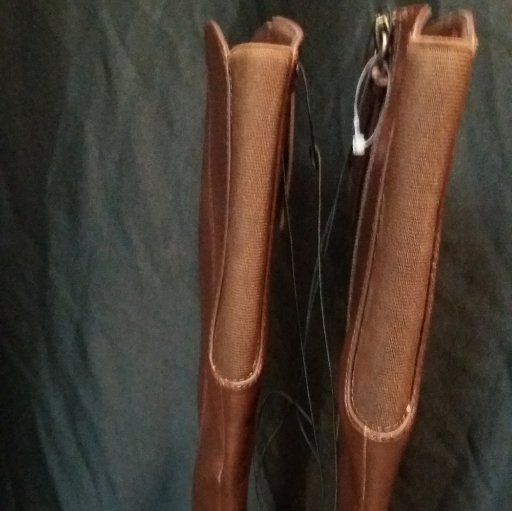 Brown leather heeled boots - Picture 6 of 10